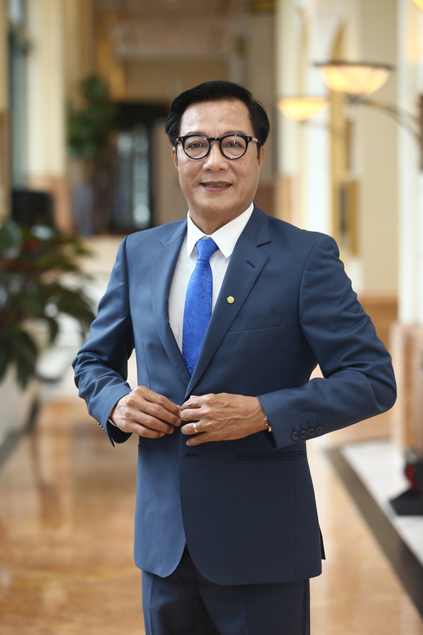 Chân dung NSND Trọng Trinh